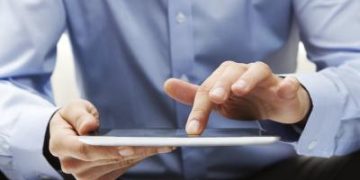 Council shines light on year round support to help get digitally connected for less