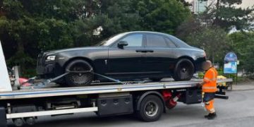 Families reminded to check prom vehicle licences after luxury hire car seized and firm prosecuted